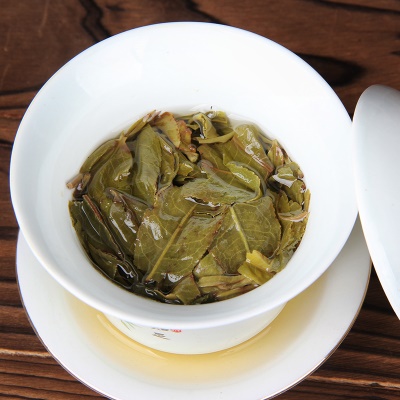 100克早春大叶普洱生茶普洱飞饼手撕饼古树茶2018年原料勐海薄饼