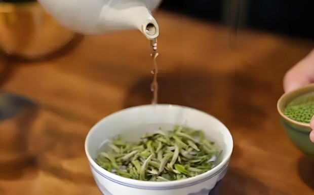 白毫银针怎么区分等级.jpg